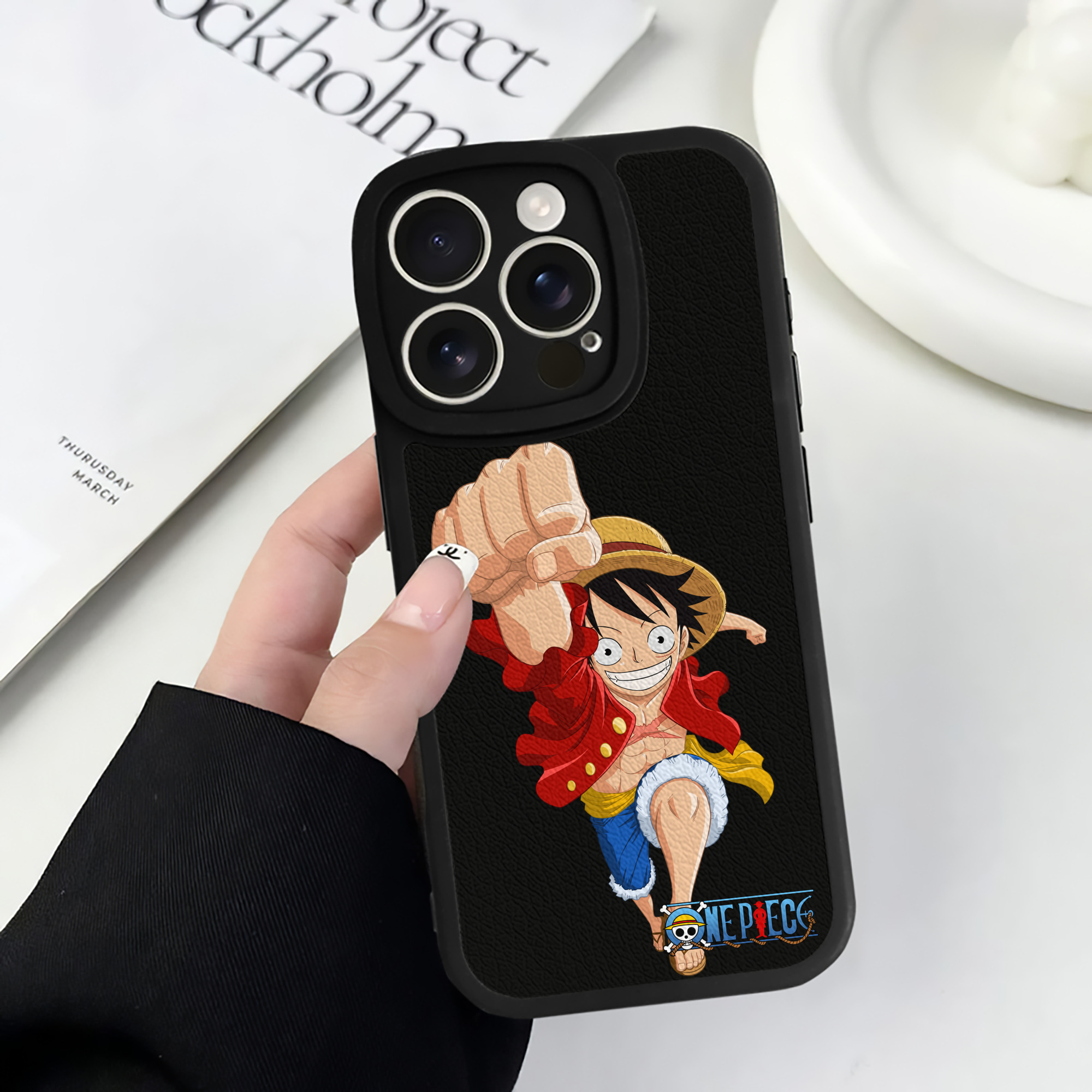 （画像用） ワンピース モンキー・D・ルフィ ONE PIECE Monkey D. Luffy 【iPhone 16シリーズ対応】シリコンスマホケース（レザー調） 材質：シリコン